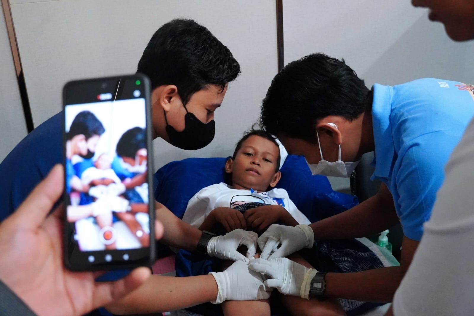 Wakili Gubernur, Sekdaprov Lampung Buka "Khitanan Untuk Negeri 2025" di Masjid Raya Al-Bakrie